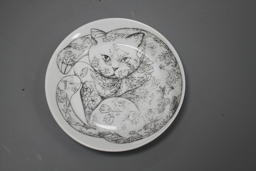 A Fornasetti Ginori High Fidelity cup and saucer, decorated with cats, saucer 13.5cm, cup height 5,75cm